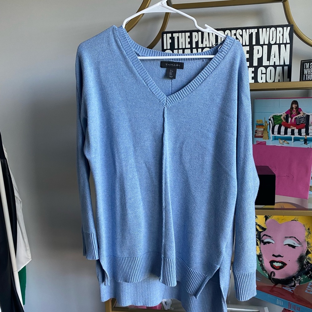Tahari sweater light blue